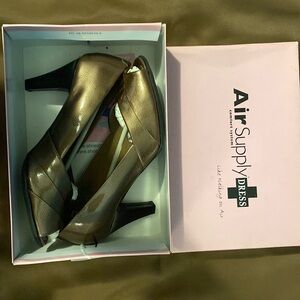 New Air Supply Monroe Bronze Peep-toe Heel Size 10